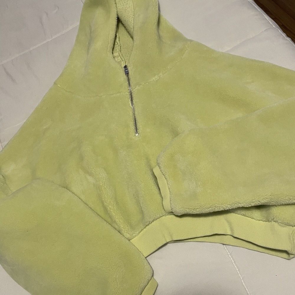 BDG Pullover Hoodie Green Fuzzy Large L Quarter Zip Cropped Casual Active